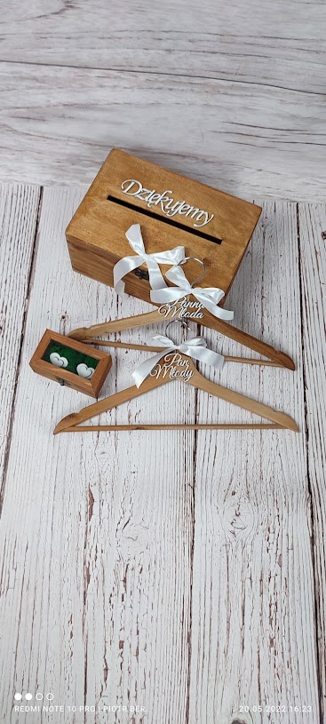 drewniany zestaw ślubny (skrzynka pudełko wieszaki)
