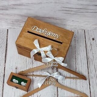 drewniany zestaw ślubny (skrzynka pudełko wieszaki)