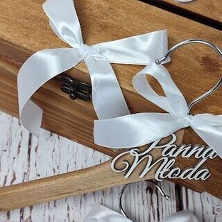 drewniany zestaw ślubny (skrzynka pudełko wieszaki)