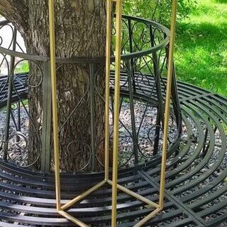 Stojak na kwiatki w kolorze złotym typu LOFT